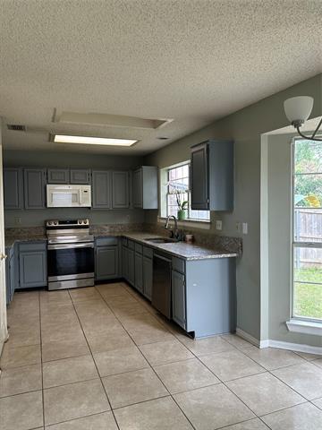Building Photo - 2875 Ironwood Dr
