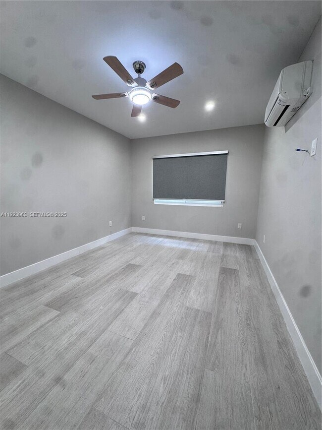 Building Photo - 755 N Crescent Dr