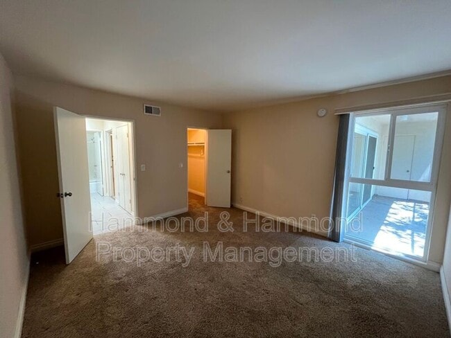 Building Photo - 15344 Weddington St