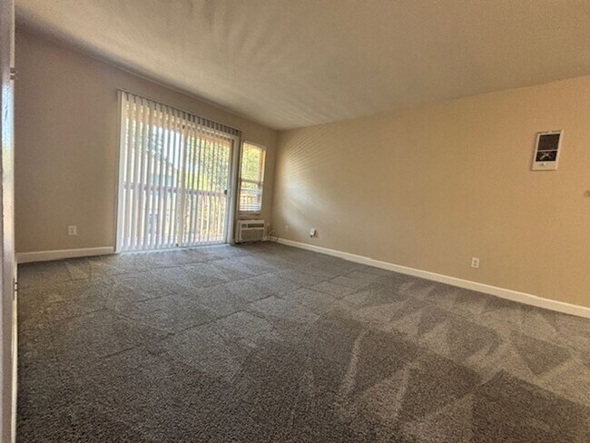 Building Photo - Mission Valley-Beautifully Updated Condo-N...