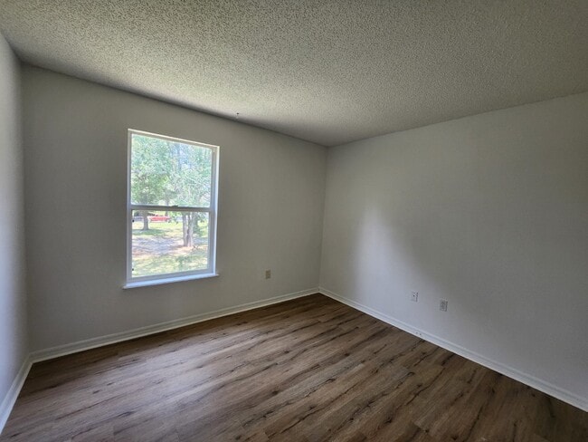 Building Photo - Overland Park - Spacious - NAS Jacksonville
