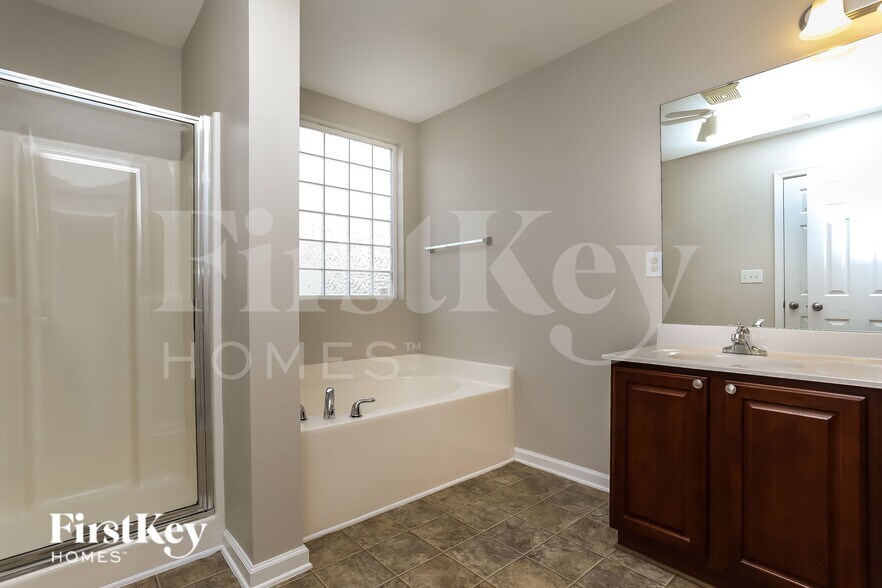 Building Photo - 5921 Sandpiper Farm Ln