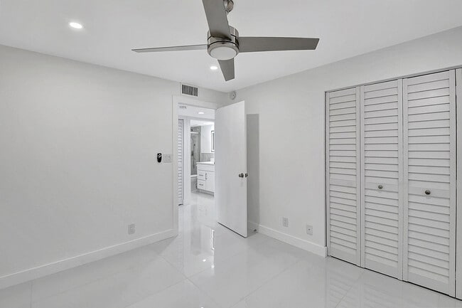 Building Photo - 15378 Lakes of Delray Blvd