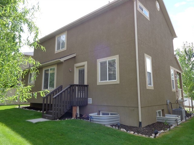 Building Photo - 10398 N Bayhill Dr