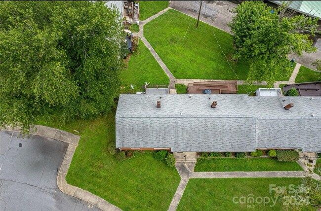 Building Photo - 61 Trowbridge Ln