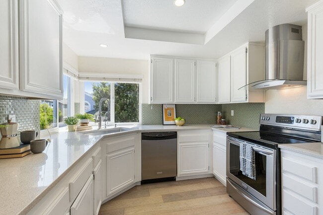 Building Photo - Spacious Alameda Brittany Bay Landing Town...