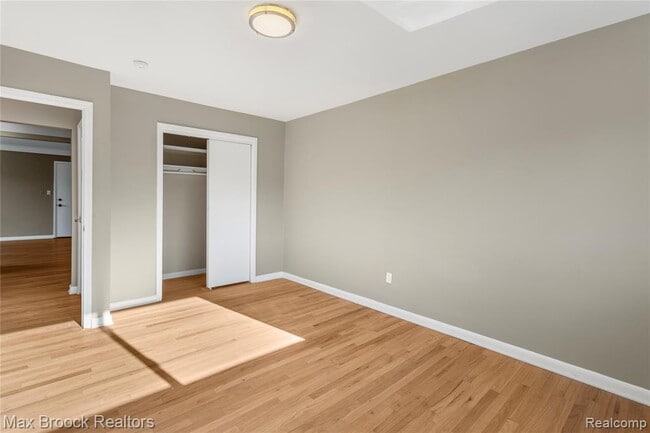 Building Photo - 1909 Gardenia Ave