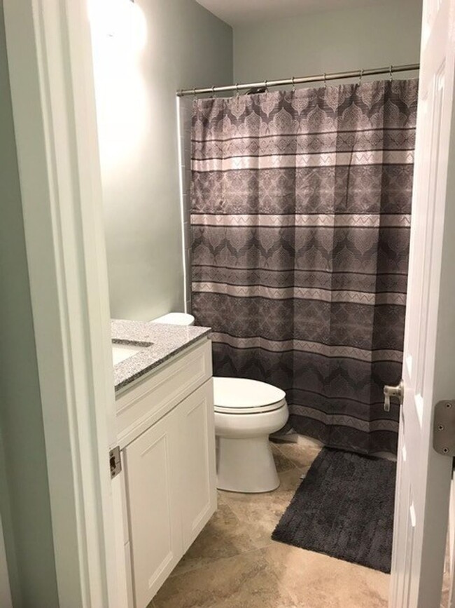 Building Photo - 2BD/2.5BA - TOWNHOME IN MT PLEASANT - AVAI...