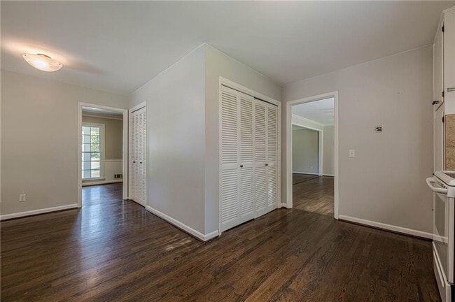 Building Photo - 385 Stonebridge Trail
