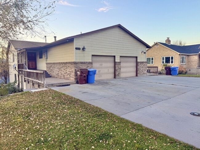 Building Photo - 7428 S 700 E