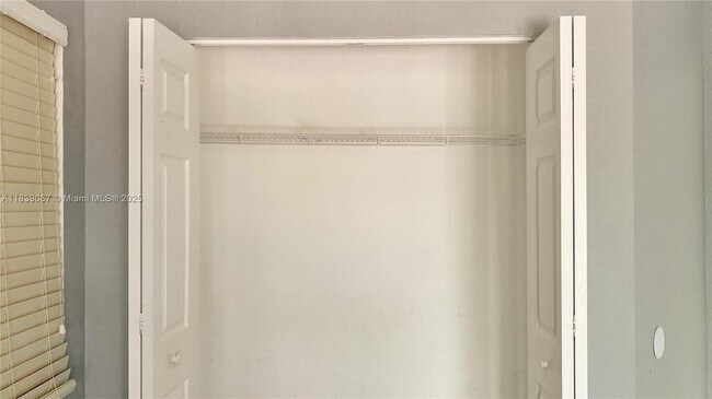 Building Photo - 2941 Riverside Dr