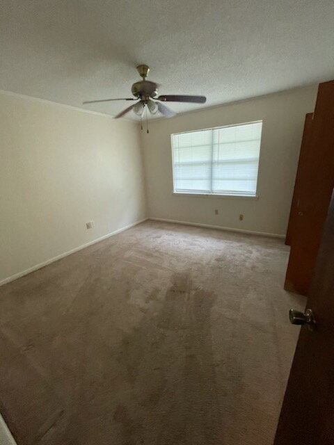 Building Photo - 2 bedroom 1 bath apartment in a small complex