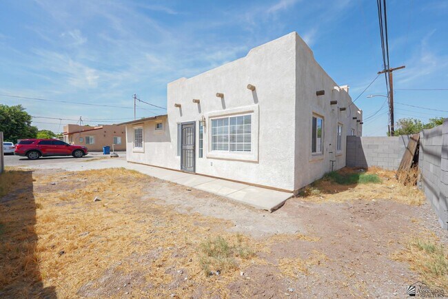 Building Photo - 943 S 37th Ave