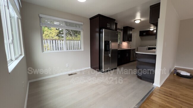 Building Photo - 5228 18th Ave SW