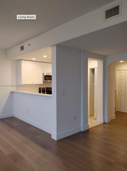 Building Photo - 10901 NW 83rd St