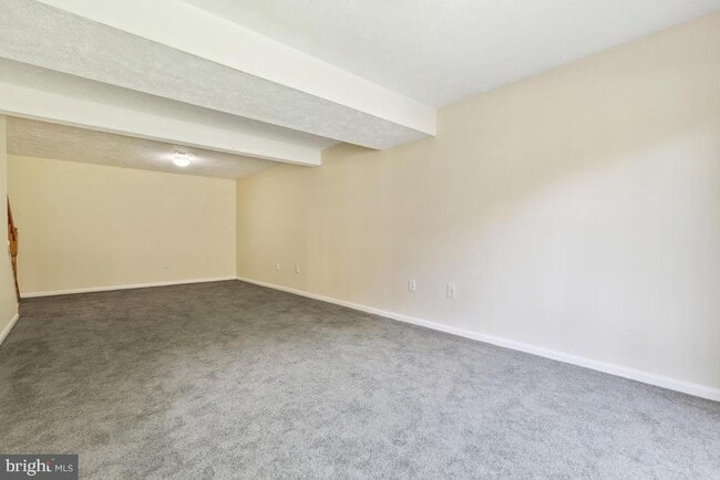 Building Photo - 6178 Oaklawn Ln