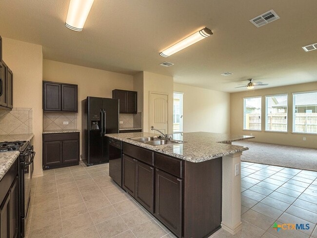Building Photo - 113 Tallow Trl