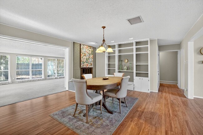 Building Photo - 3210 Cimmaron Ave