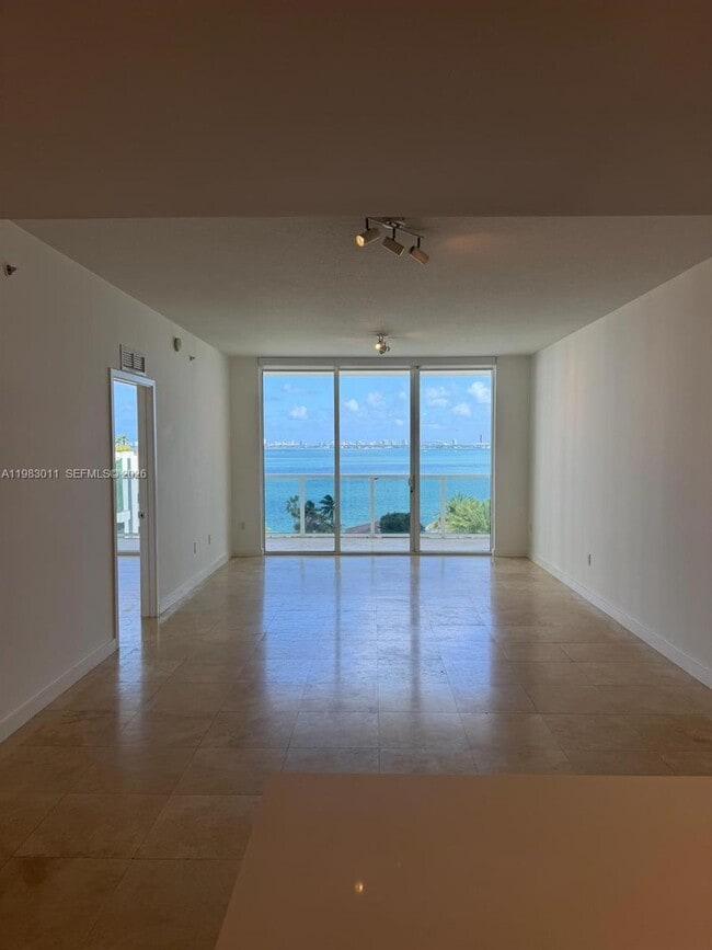 Building Photo - 600 NE 27th St