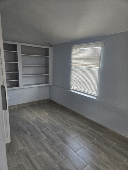 Building Photo - 2620 NW 35th St