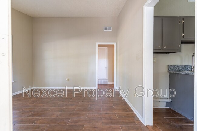 Building Photo - 8106 Elmbrook Dr
