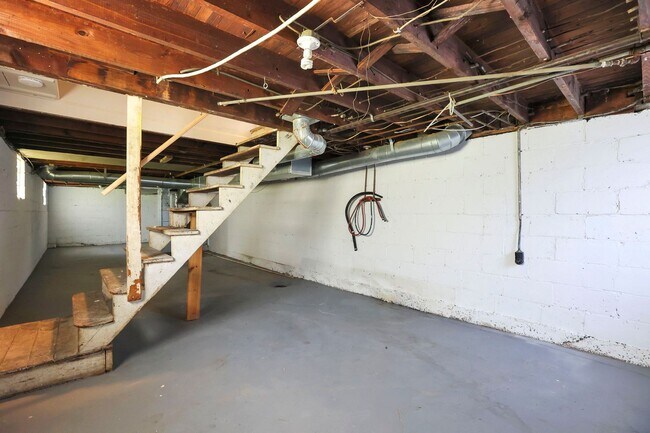 Building Photo - 74-76 N Powell Ave