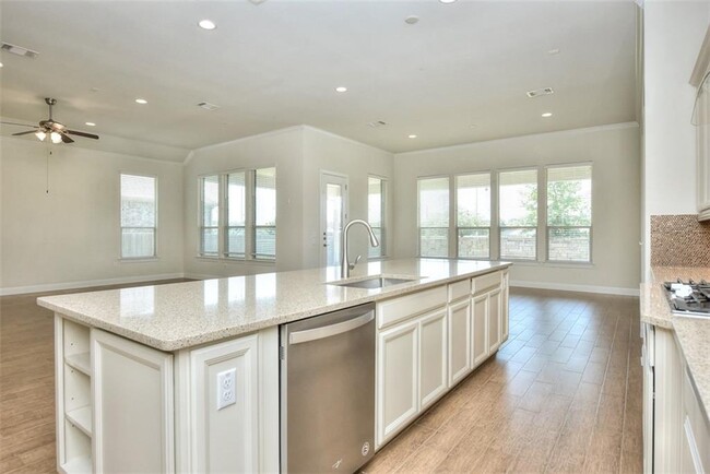 Building Photo - 10604 Lavon Bend