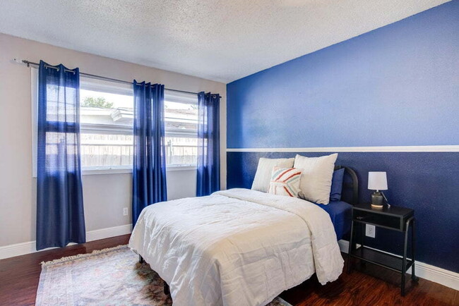 Building Photo - Beautifully Updated Home with Modern Ameni...