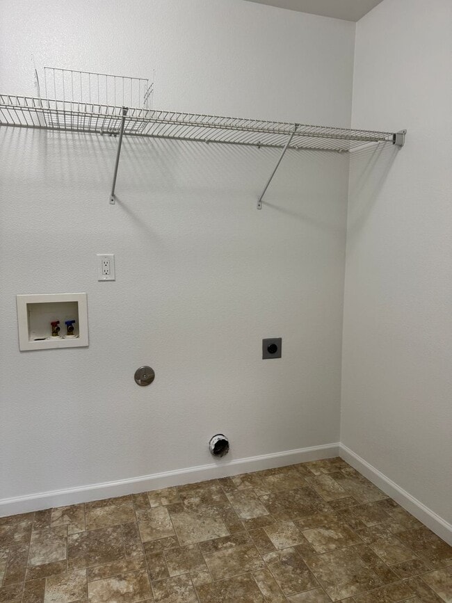 Building Photo - 3 Bedrooms | 2.5 Bathrooms | 1-Car Garage