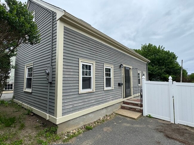 Primary Photo - 13 Lovett St