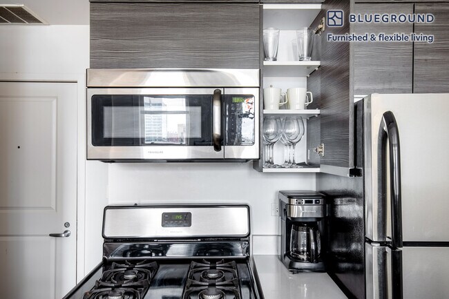 Building Photo - 30 E Roosevelt Rd