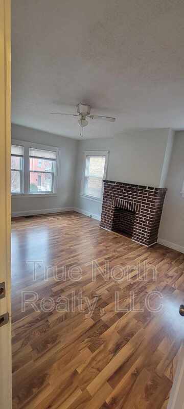 Building Photo - 1683 1/2 Oak Street