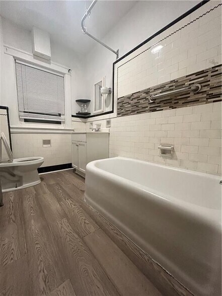 Building Photo - 113 Pleasant St