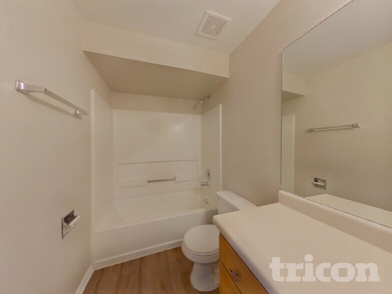 Building Photo - 8095 Oliver Rd