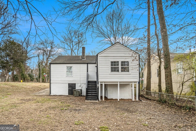 Building Photo - 973 Lawton St SW