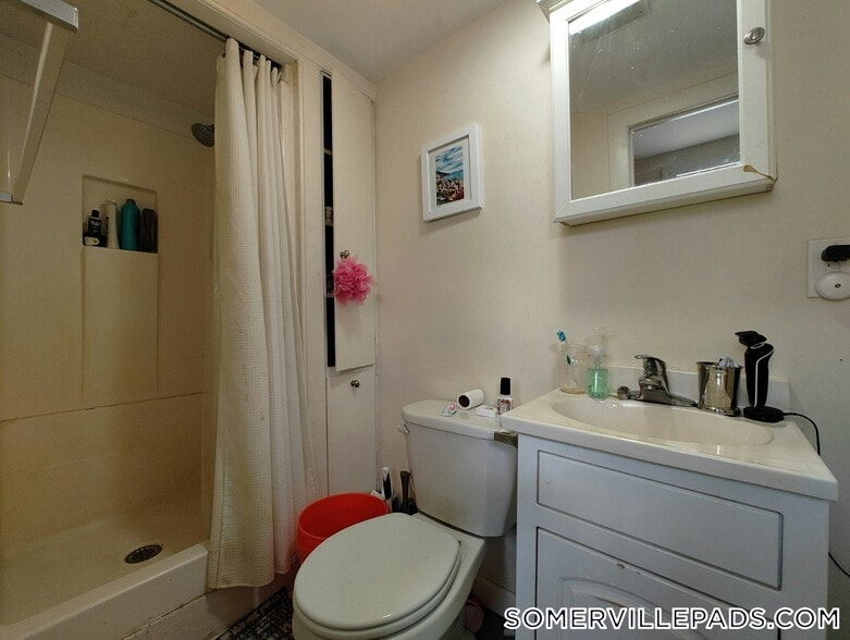 Building Photo - 9 Medford St