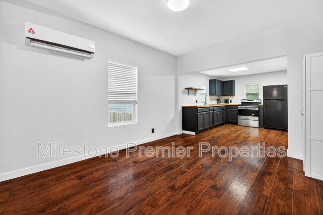 Building Photo - 1129 W Owings St