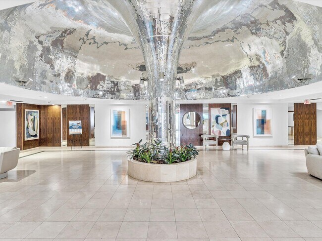 Building Photo - 2655 Collins Ave