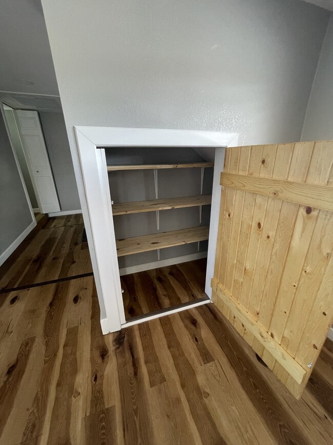 Building Photo - 105 W Summit St