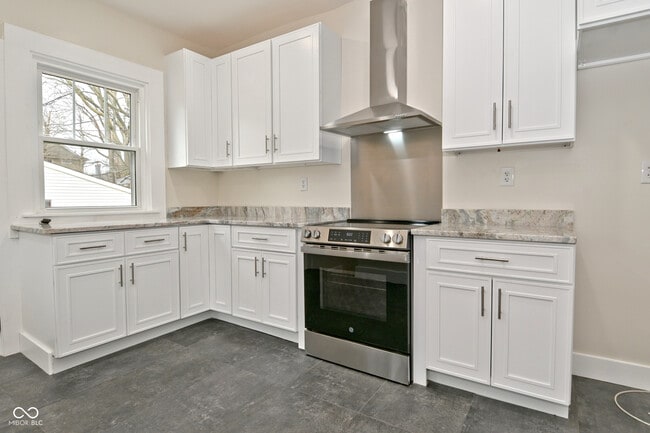 Building Photo - 3928 N Kenwood Ave