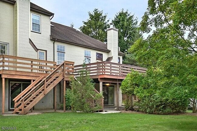 Building Photo - 2301 Vroom Dr