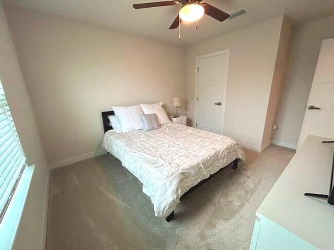 Building Photo - Beautiful Home in Moyock Subdivision - Min...