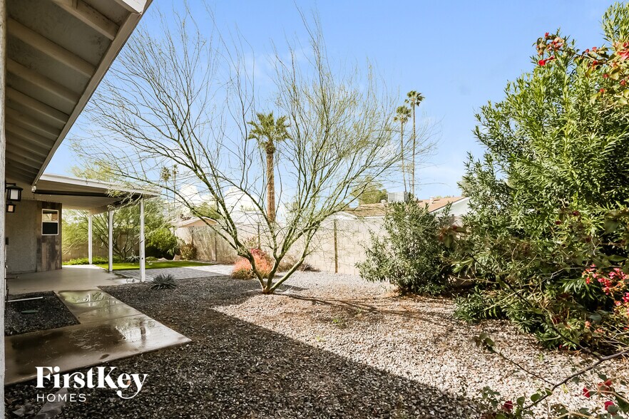 Building Photo - 1746 E Redfield Rd