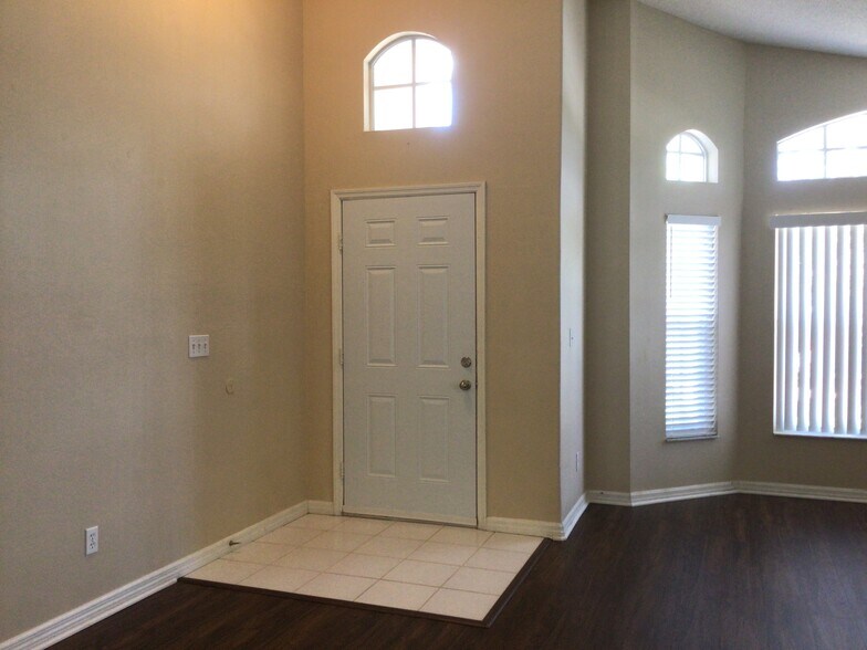 Building Photo - 1353 Crimson Clover Ln