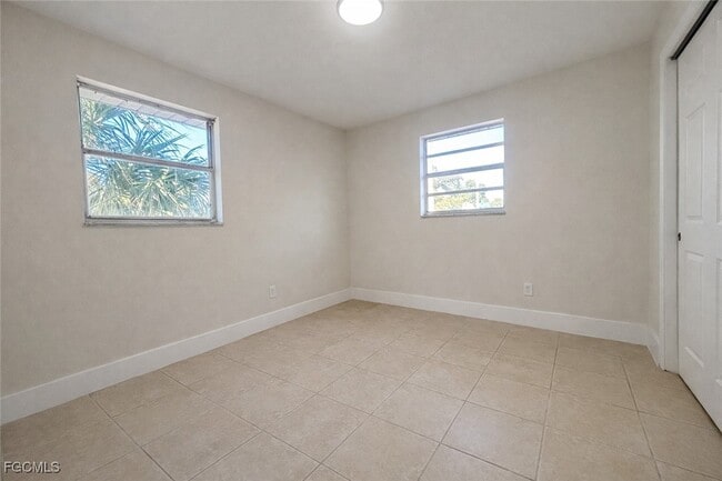 Building Photo - 704 Karlov St