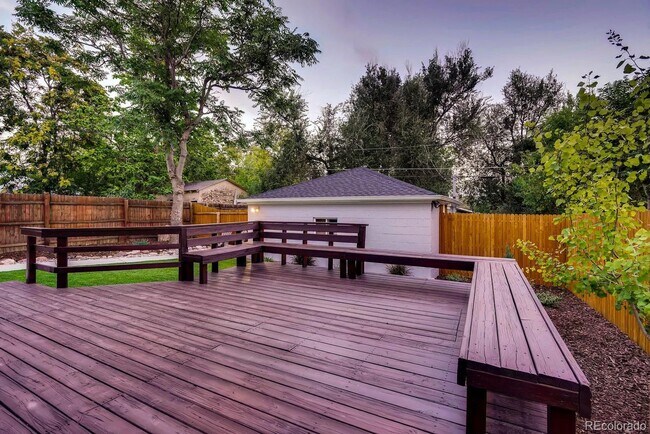 Building Photo - LOCATION, LOCATION! Featuring modern finishes and a peaceful outdoor retreat, this 2-bed 2.5-bath...