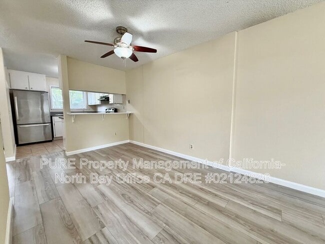 Building Photo - 687 Racquet Club Cir