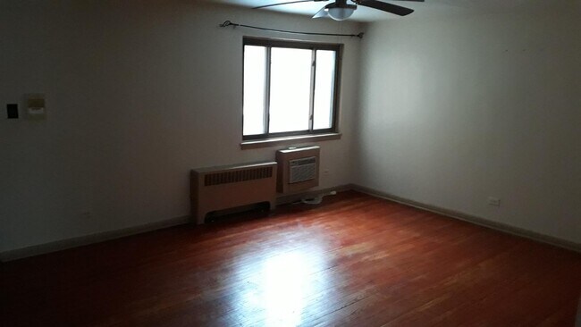 Building Photo - 2044 W Jarvis Ave