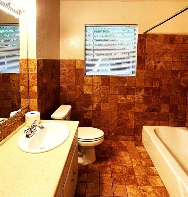 Building Photo - 2722 St Edwards Cir