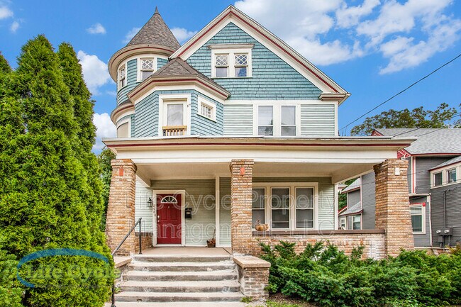 Primary Photo - 248 Henry Ave SE